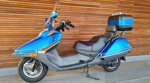 Honda Helix CN 250, TÜV neu + Teileträger im Paket zu verkaufen