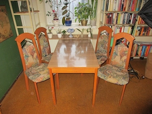Esstisch mit 4 Stühlen