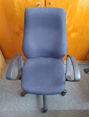 Bürostuhl mit Armlehnen zu verkaufen