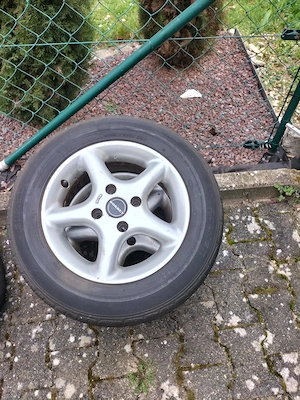 4 SR 185 65 R14 auf Alufelge Borbet