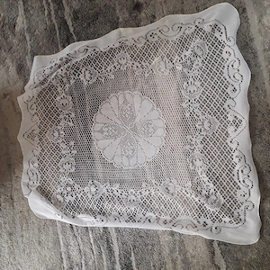 Tischdecke weiss 90x90 cm   3,-,