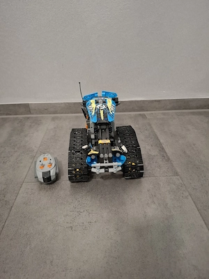 LEGO Technic 42095 Ferngesteuerter  Stunt-Racer Zusammengebaut.