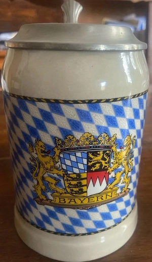 Bierkrug mit Bayernwappen