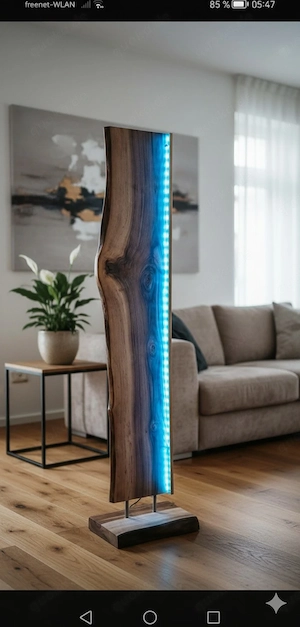 Stehlampe Nussbaum mit RGB 