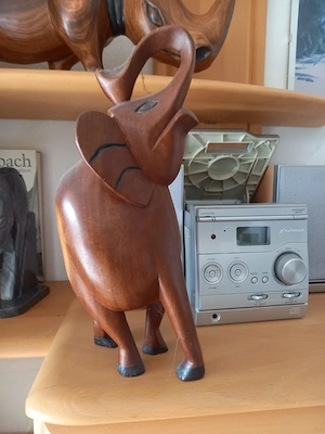 Elefant Schnitzerei aus Gambia