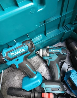 Makita 18V inkl Bohrhammer + Zubehör
