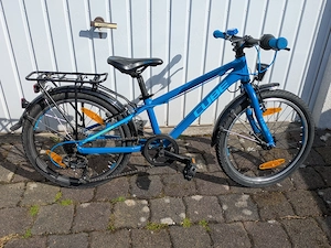 20 Zoll Cube Acid 200 street Kinderfahrrad blau mit Nabendynamo und Gepäckträger