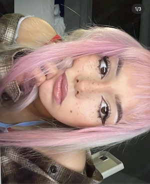 Süße Maus bietet sexchat mit bild- und video tausch