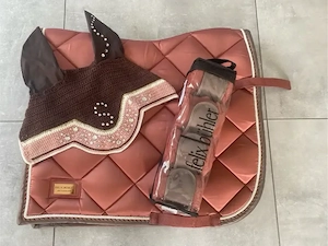 Dressurschabracke, Bandagen und Fliegenmütze Set