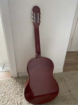 neuwertige Gitarre abzugeben