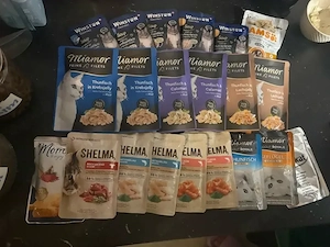 Großes Katzenfutter-Paket   verschiedene Sorten