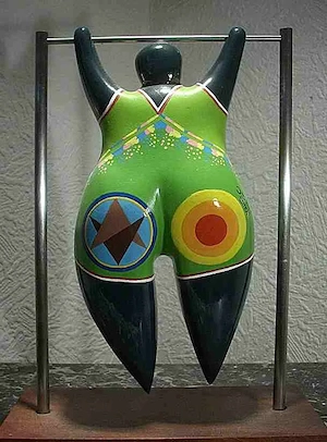 Holz Skulptur Kunst Nana Linde Bild 2