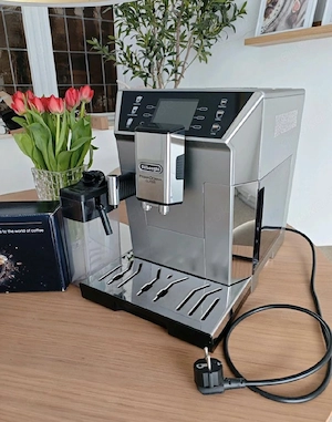 DeLonghi PrimaDonna Class (ECAM550.65.MS)   Top Zustand! Bild 2
