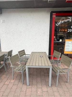 4 Tische, 17 Stühle abzugeben wie Neu