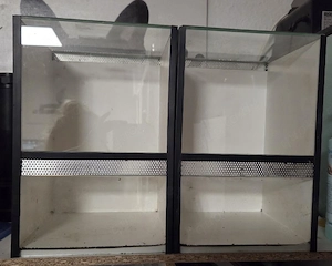 Zu Verschenken! Zwei Kunststoff hochterrarien 30x20x20 (HxBxT)