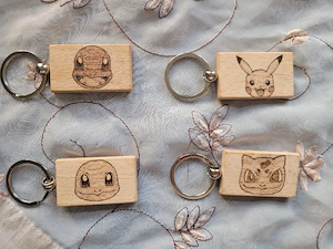 Pokemon Schlüsselanhänger - Pikachu, Glumanda, Shiggy, Bisasam| Merch, Deko, Fanartikel 