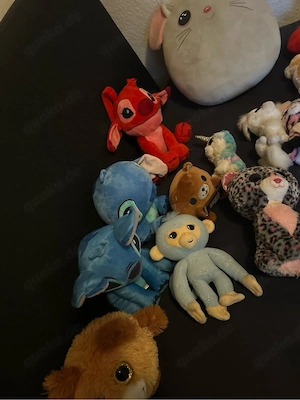 sehr viele kuscheltiere