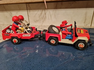 Playmobil Jeep mit Motorradanhänger 