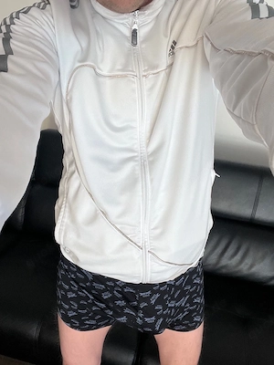 Crazy Kerl als naked Cleaner