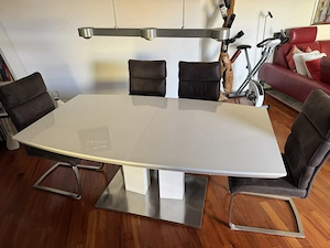 eleganter Esstisch zu verkaufen