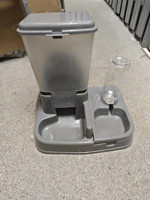 katzen futters und wasserspender Bild 2