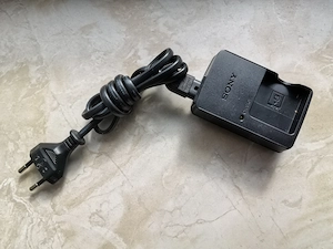 Original Sony BC-CSGD Battery Charger Ladegerät 4,2V 0,25A