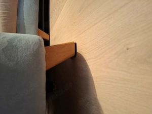 Zum Wegwerfen zu schade, Couch mit Kissen