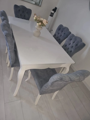 Estichtich mit Stühle