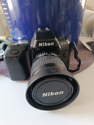 Nikon F 70 fast neuwertig