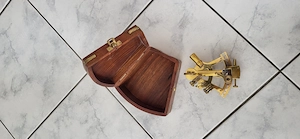 Sextant in Holzschatulle