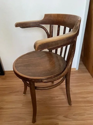 Zwei Thonet-Bugholzstühle