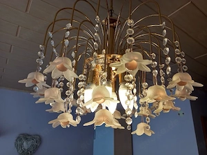 schöner Kristallleuchter 6 flammig m.Perlen Blumen Kronleuchter