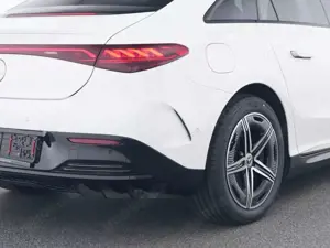 Mercedes-Benz EQE 300 AMG Premium Night AHK+22KW+SerivceCare ! Bild 4