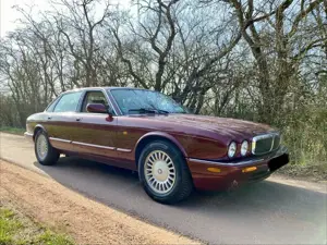 Jaguar XJ8