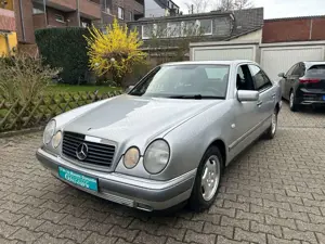 Mercedes-Benz E 200 Elegance, TÜV NEU, wenig KM