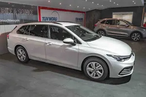 Volkswagen Golf VIII Variant 2.0 TDI Life DSG AHK LED Massa Bild 2