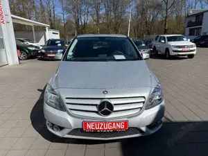 Mercedes-Benz B 180 *1.HAND+SCHECKHEFT+ALLWETTER+AHK+KAMERA* Bild 2