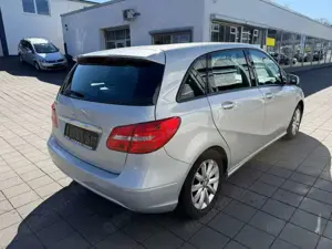 Mercedes-Benz B 180 *1.HAND+SCHECKHEFT+ALLWETTER+AHK+KAMERA* Bild 5