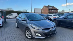 Hyundai i30 Limousine Trend 1.6 | KAMERA | KLIMA | NAVI