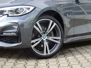 BMW 320 e xDrive Tour. M Sport Laser ACC HiFi AHK SH Bild 3