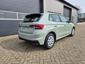 Skoda Fabia 1.0 TSI 95PS Selection 5-türig Rückf.Kamera Parkse Bild 5