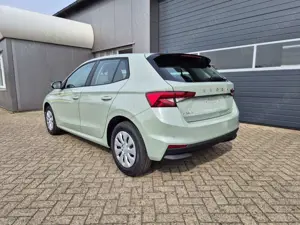Skoda Fabia 1.0 TSI 95PS Selection 5-türig Rückf.Kamera Parkse Bild 3