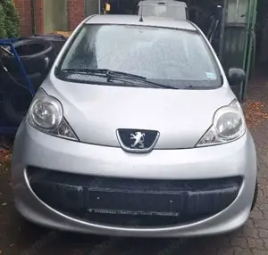 Peugeot 107 107  3-Türer 70 Petit Filou