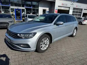 Volkswagen Passat Variant Business Niveau AHK-klappbar Navi Massages