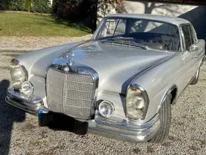 Mercedes-Benz 250 W111 250 SE Coupe