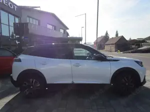 Peugeot 2008 GT Pack Bild 4