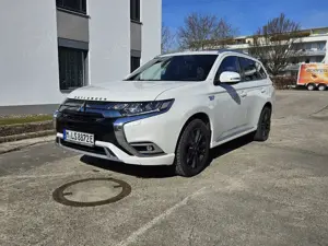 Mitsubishi Outlander Outlander 2.4 4WD Plug-In Hybrid Top