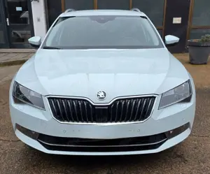 Skoda Superb 2.0/Navi/SHZ/Ab.Tempo/LED/220PS/Garantie