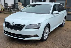 Skoda Superb 2.0/Navi/SHZ/Ab.Tempo/LED/220PS/Garantie