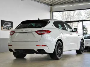 Maserati Levante LEVANTE D Q4 *KAMERA*SPUR*SKYHOOK*LUFT*21 Bild 2